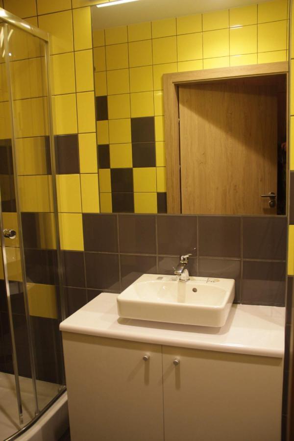 Dom Pomocy Studentom Hostel วอร์ซอ ภายนอก รูปภาพ